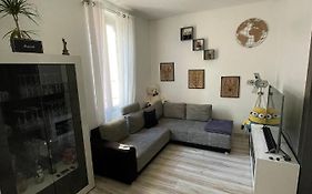 Refait à neuf, charmant appartement spacieux et lumineux